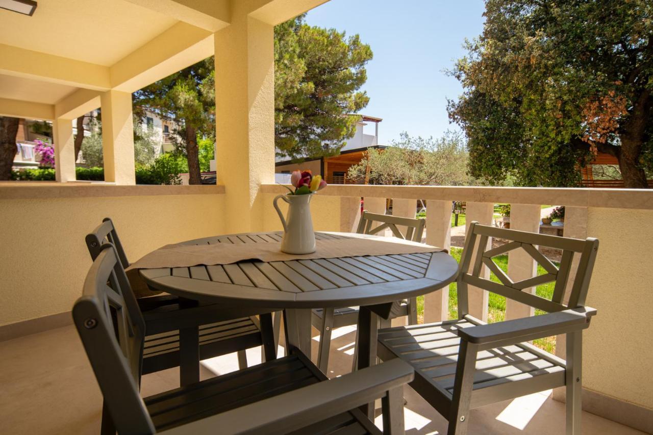 Apartmani Mara Pakoštane Exterior foto