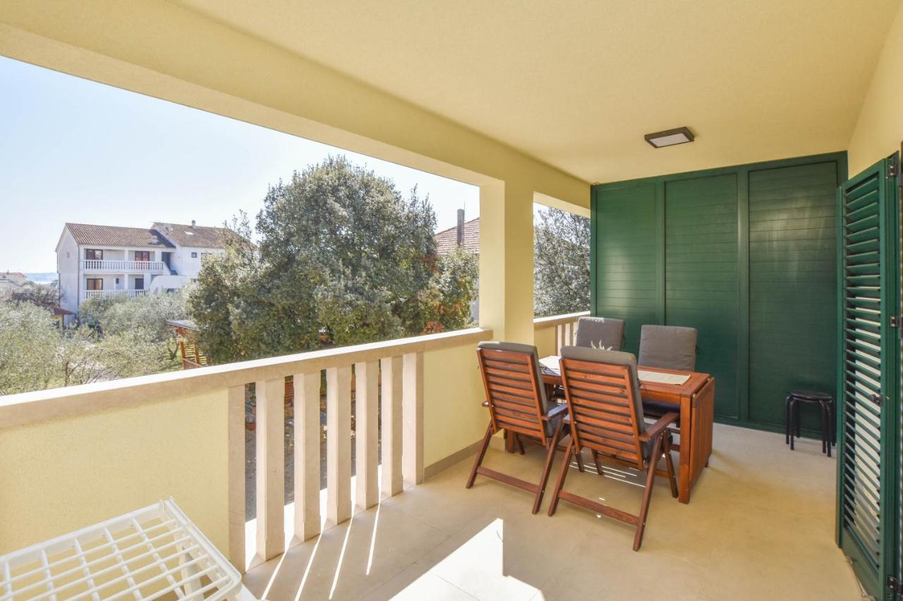 Apartmani Mara Pakoštane Exterior foto
